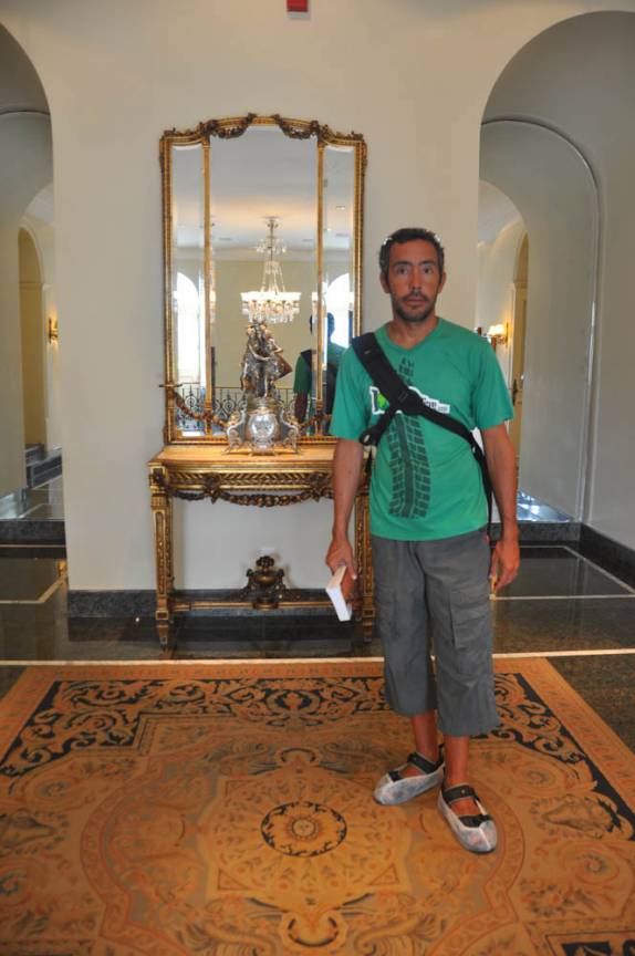 Para visitar o Palácio dos Leões, é preciso usar protetor para os sapatos! (no centro histórico de São Luís - MA)